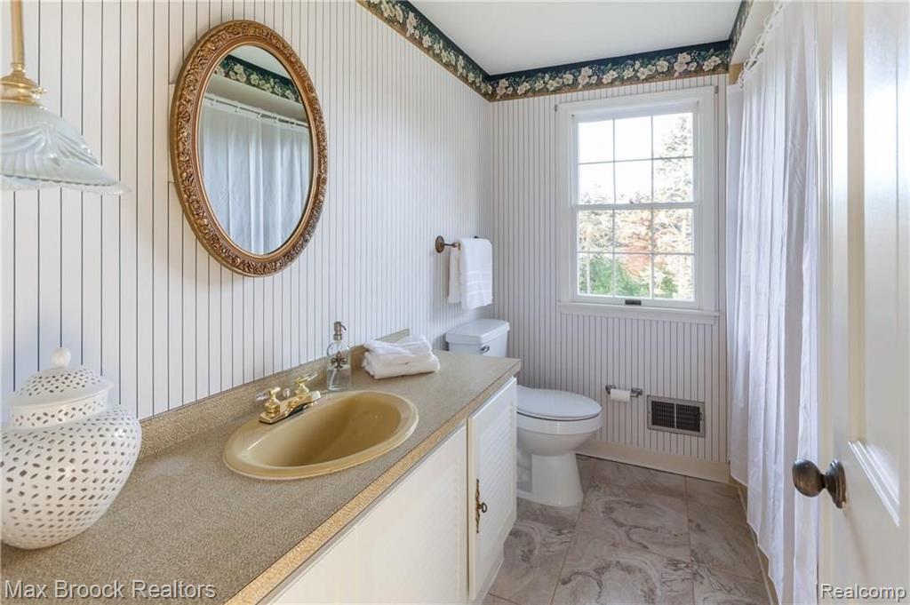 2372 Blockton Road Rochester Hills, MI 48306 - Photo 33 of 43