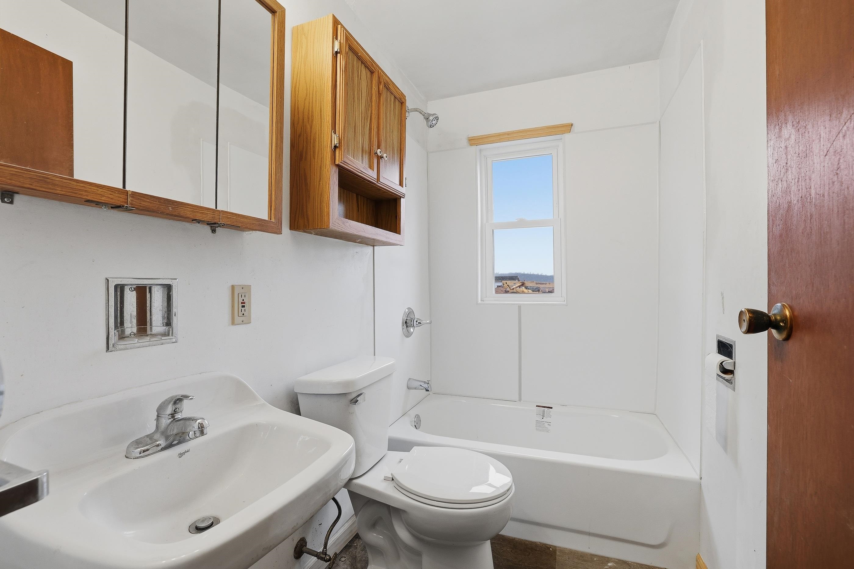 331 2nd Street Rosholt, WI 54473 - Photo 5 of 28