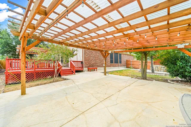 $525,000 | 449 Timber Crk Drive, Schertz, TX 78108