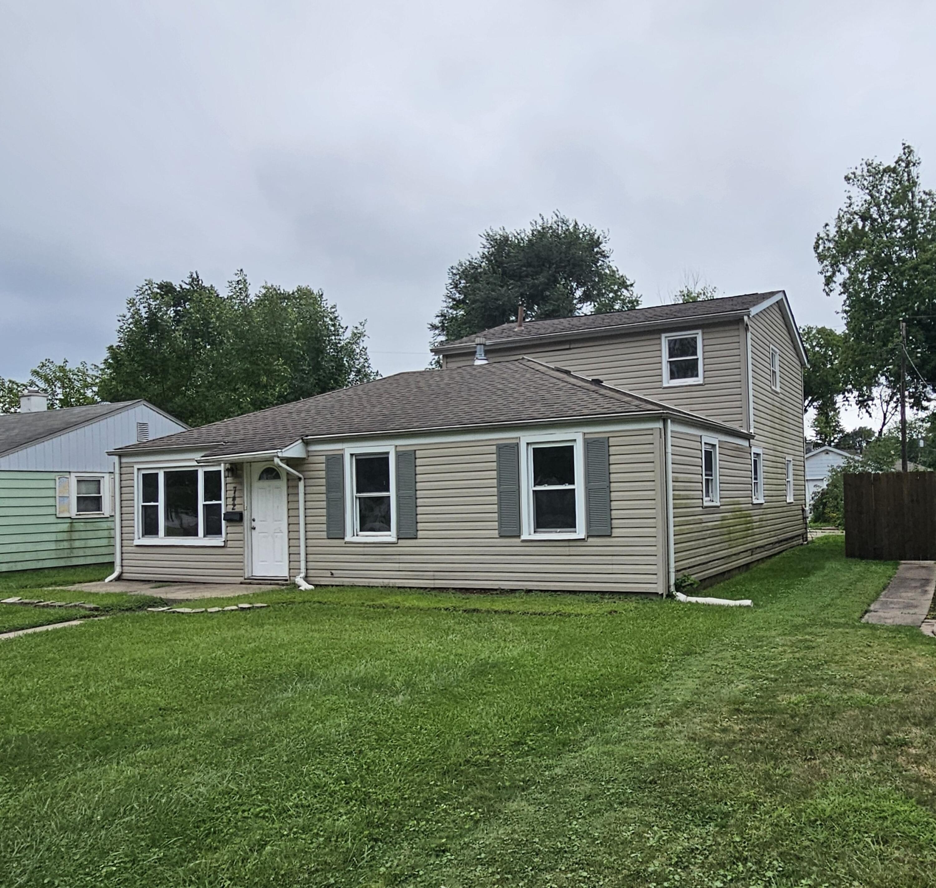 742 North Indiana Street Griffith, IN 46319 - Photo 1 of 17 2999x2844