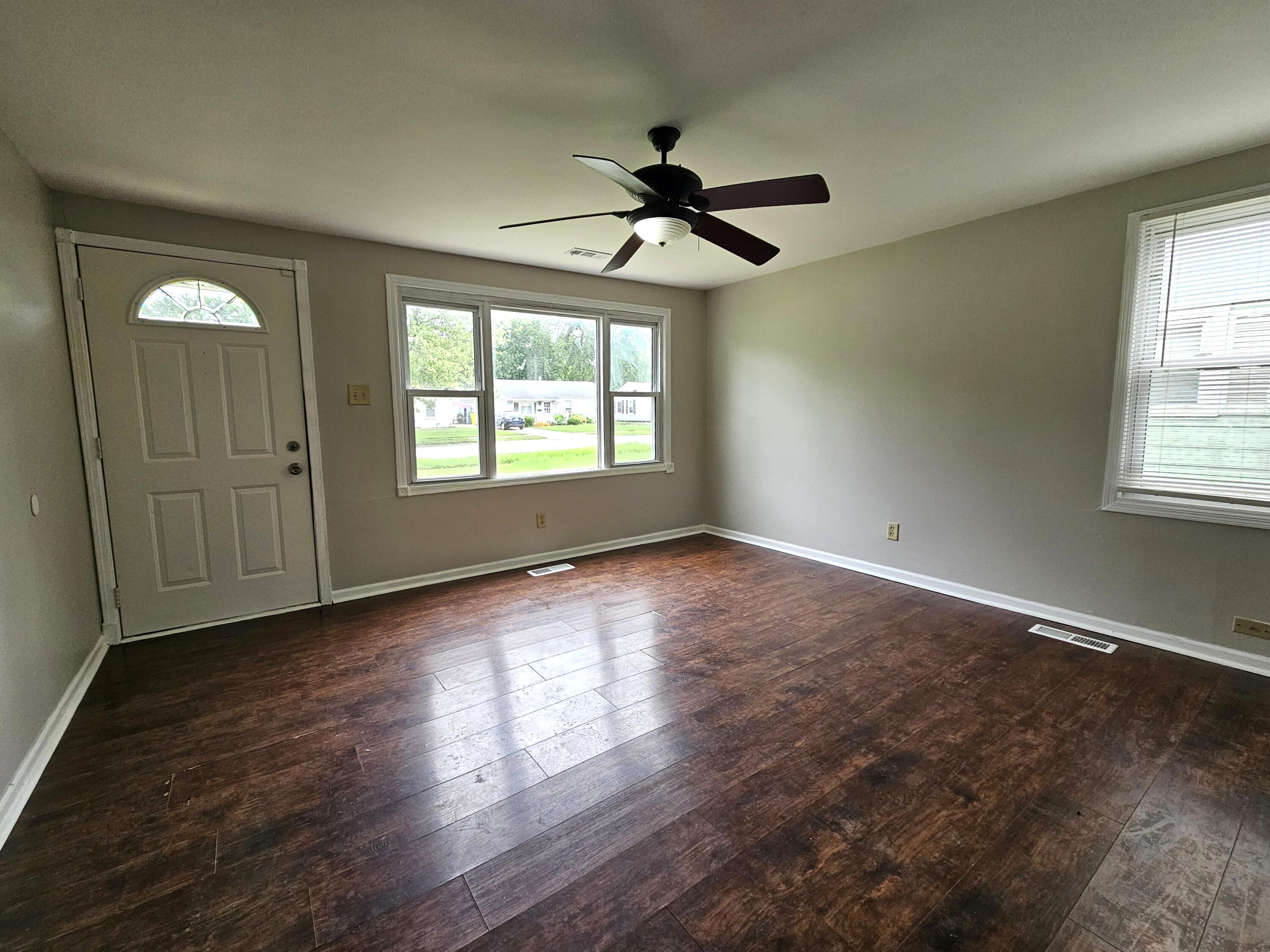 742 North Indiana Street Griffith, IN 46319 - Photo 4 of 17 3000x2250