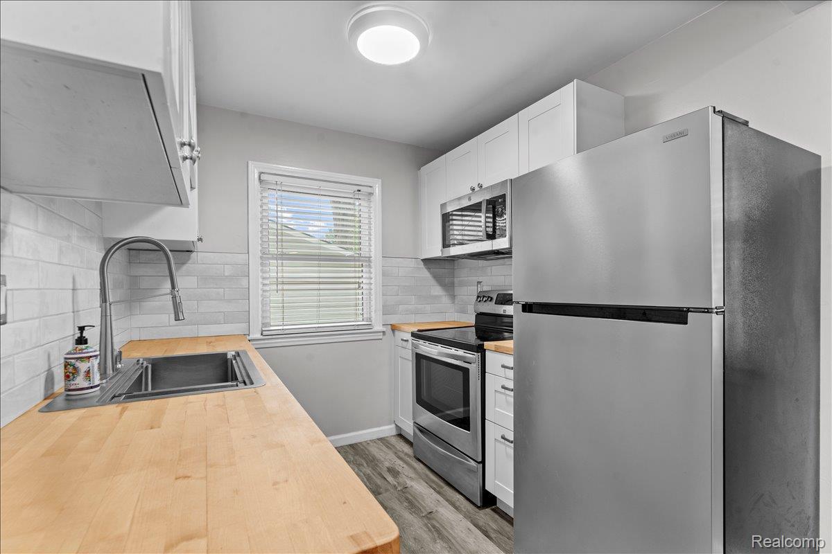 2254 Dorothea Road Berkley, MI 48072 - Photo 9 of 27 09-1897 Dorothea Rd_8.jpg