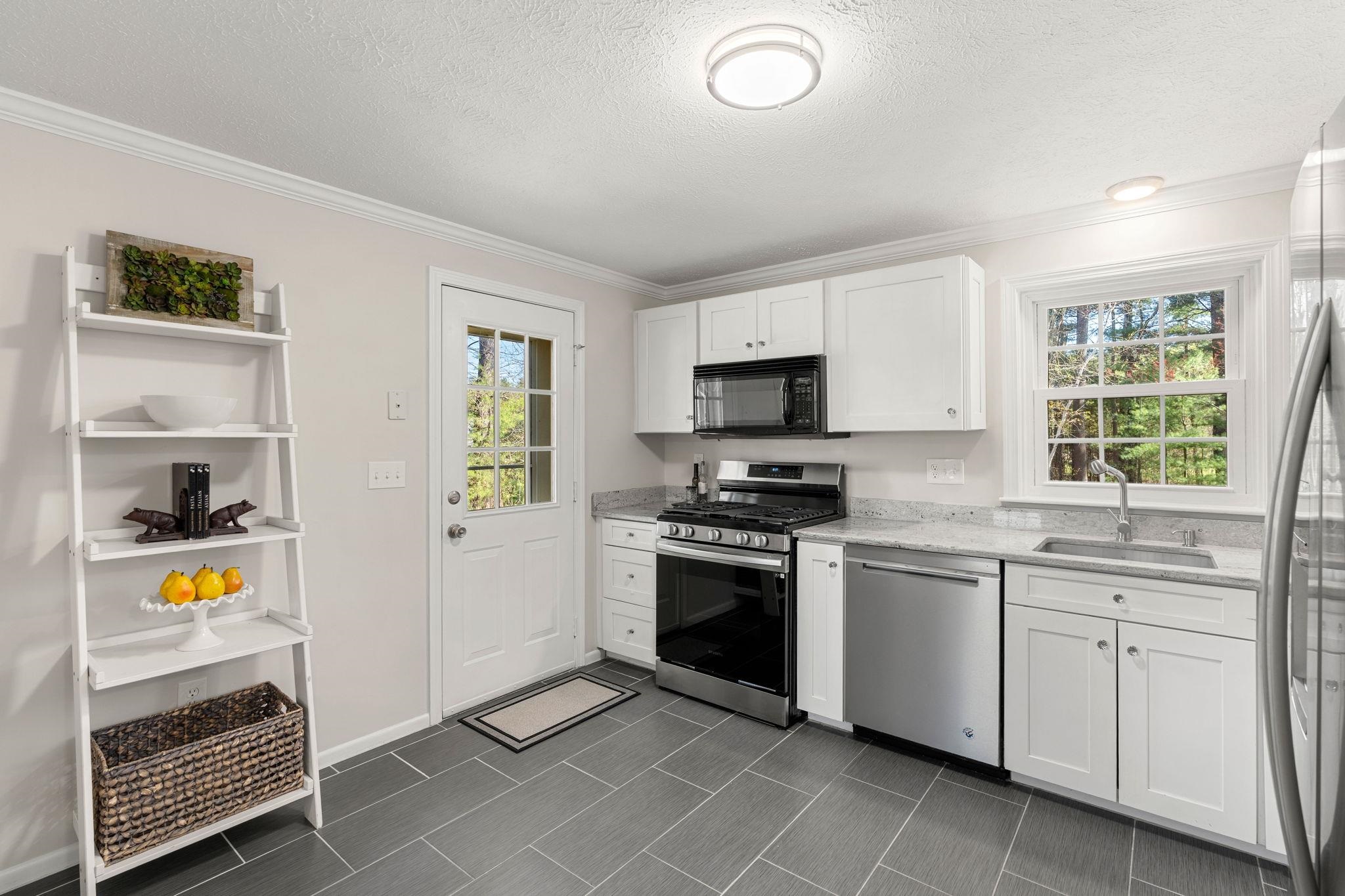 71 Talent Road Litchfield, NH 03052 - Photo 5 of 31 Gallery Image 5