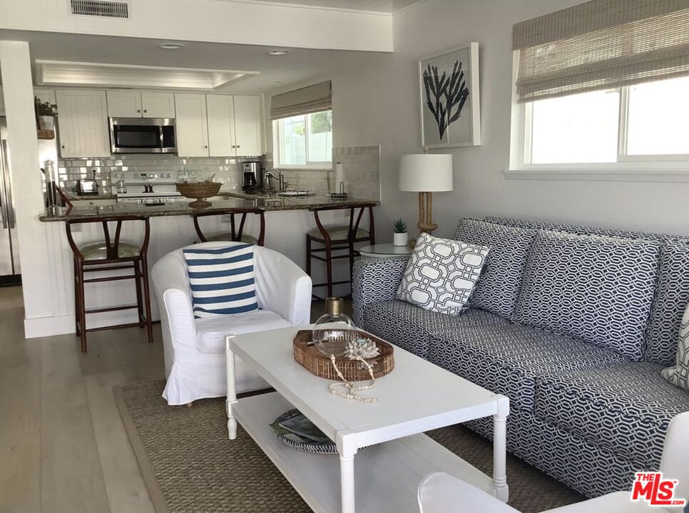 219 13th Street Huntington Beach, CA 92648 - Photo 4 of 16