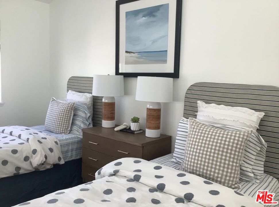 219 13th Street Huntington Beach, CA 92648 - Photo 6 of 16