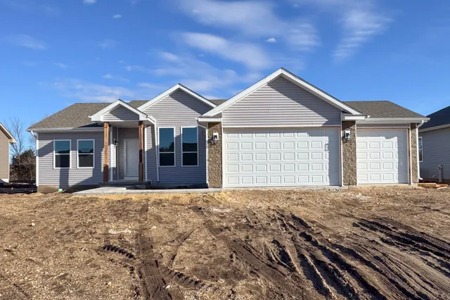 $349,900 | 15301 Yellowstone Drive, South Beloit, IL 61080