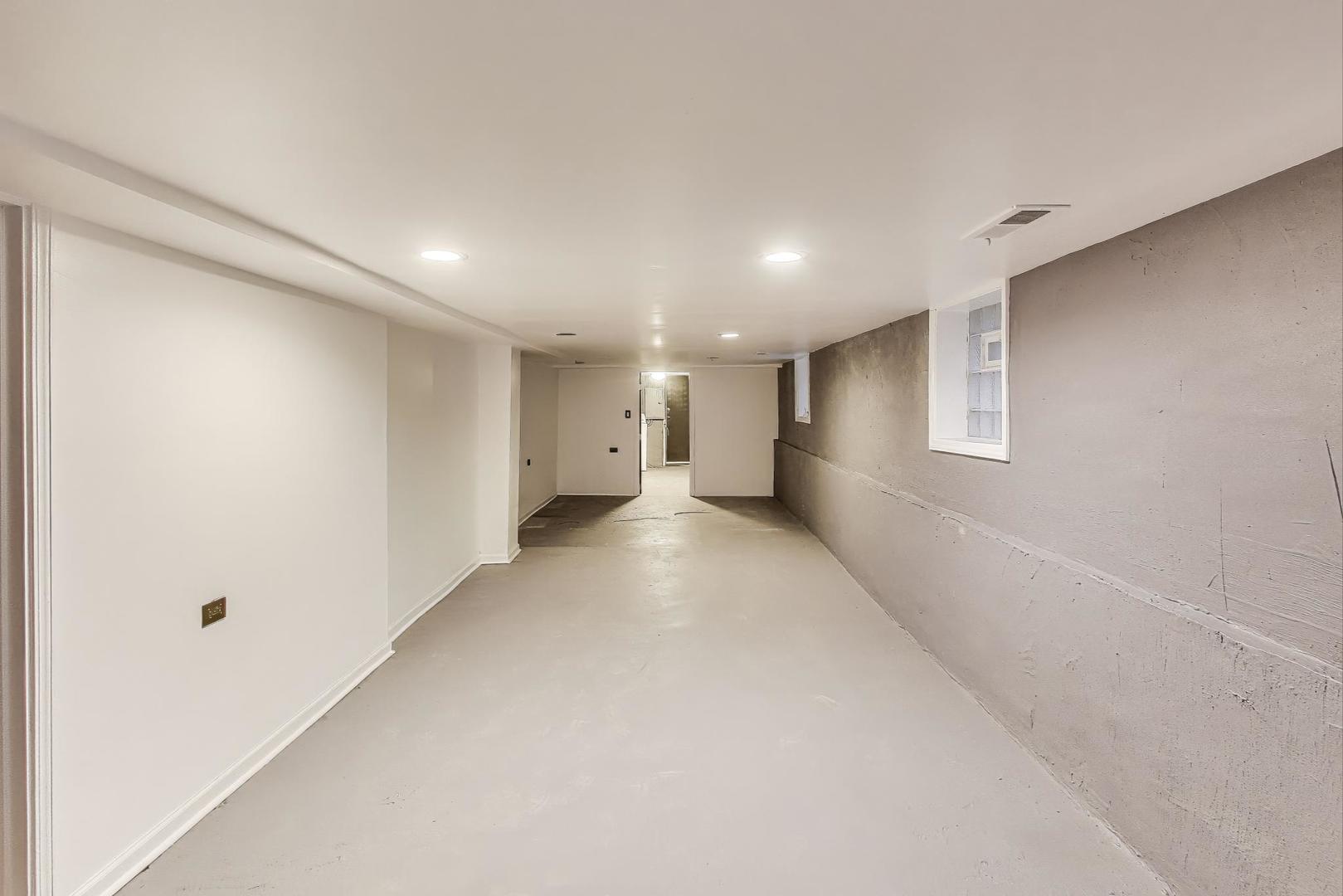 1117 West 57th Street Chicago, IL 60621 - Photo 20 of 24 a view of an empty room