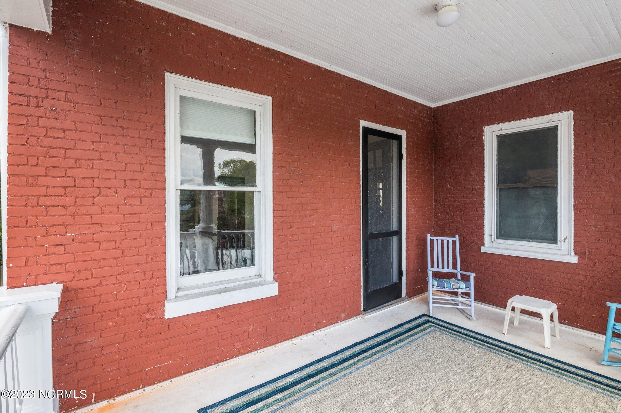 309 Johnson Street New Bern, NC 28560 - Photo 15 of 61 2nd floor treetop porch