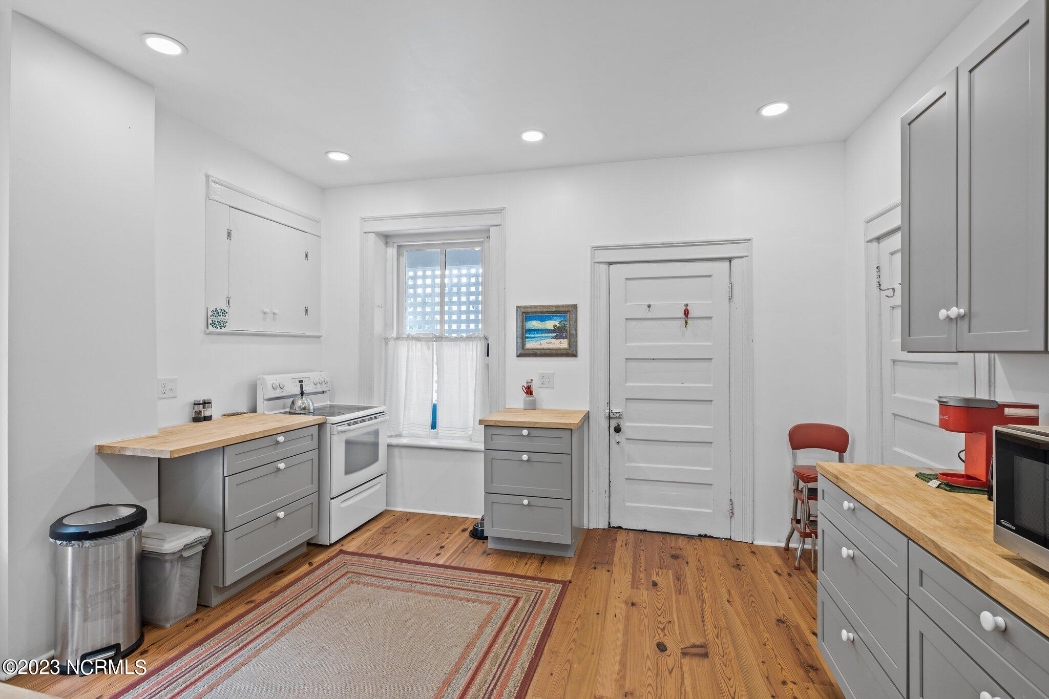 309 Johnson Street New Bern, NC 28560 - Photo 27 of 61 35-web-or-mls-2I3A0030