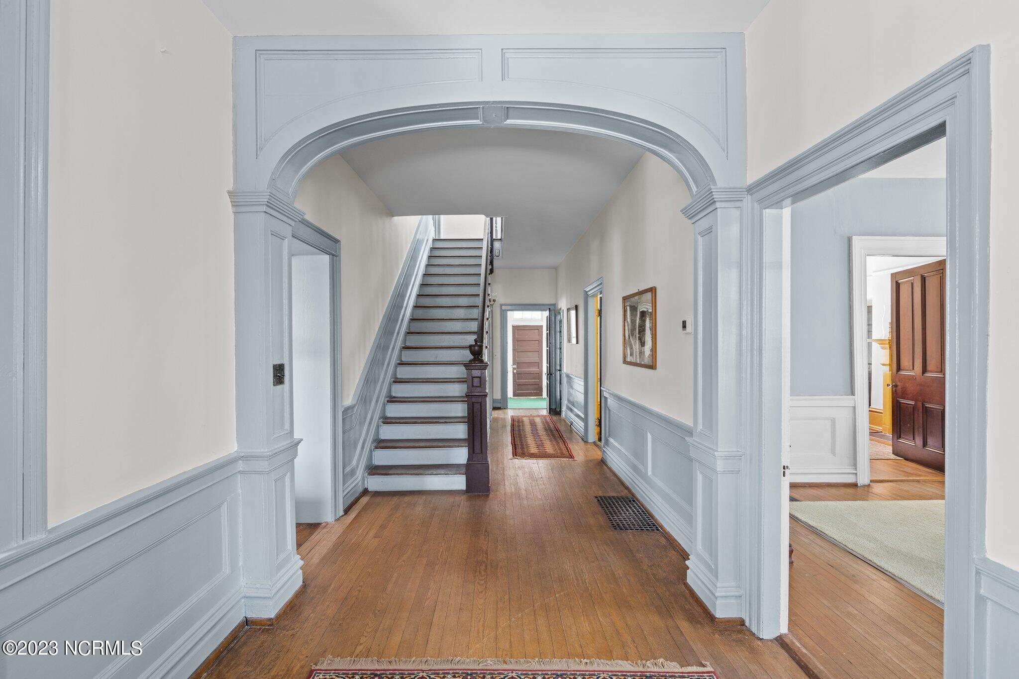 309 Johnson Street New Bern, NC 28560 - Photo 4 of 61 amazing foyer