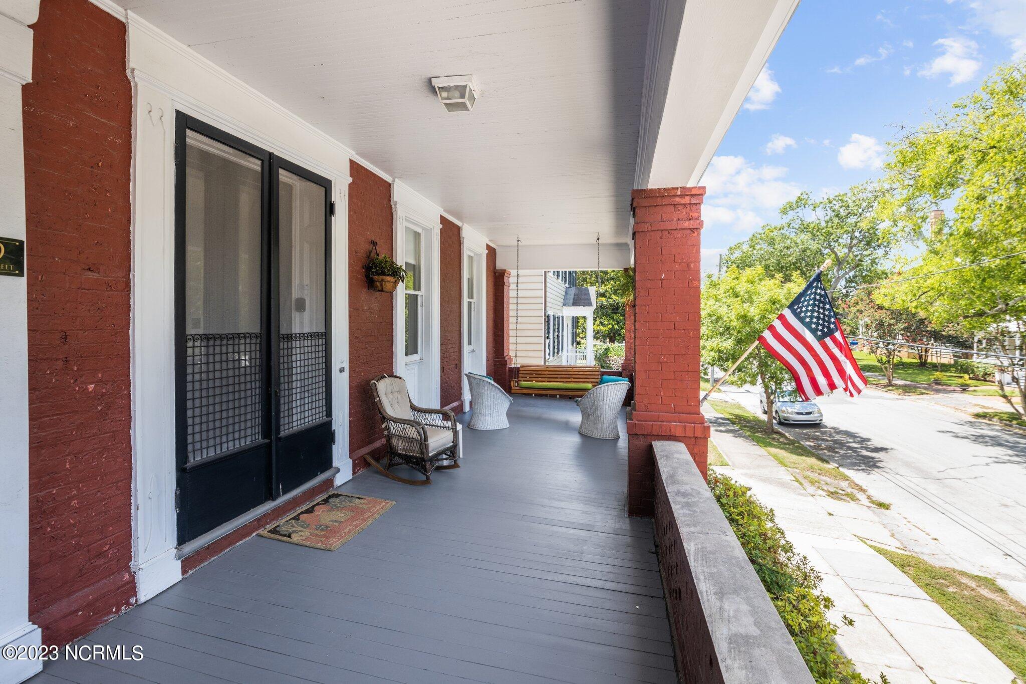 309 Johnson Street New Bern, NC 28560 - Photo 8 of 61 Amazing front porch