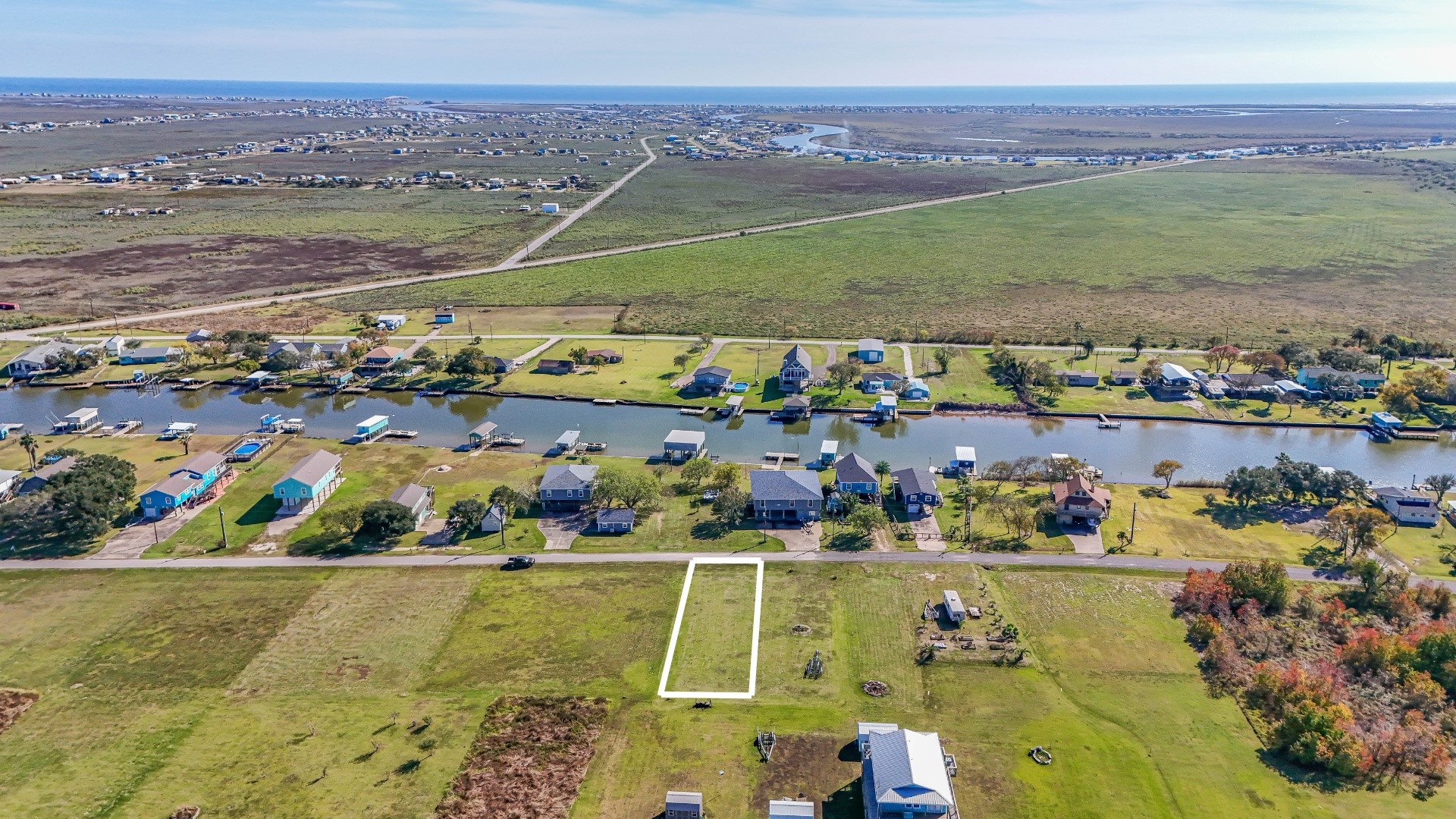 41 County Road 291 Sargent, TX 77414 - Photo 8 of 13 a view of a city with an ocean