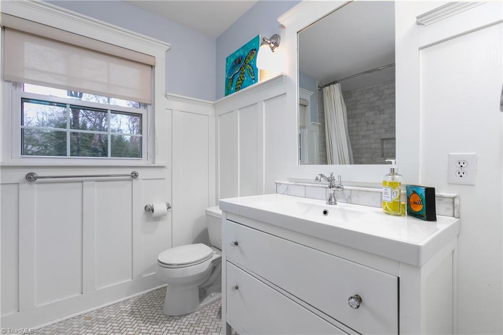 3431 Kirklees Road Winston-Salem, NC 27104 - Photo 32 of 46 Upstairs hall bath