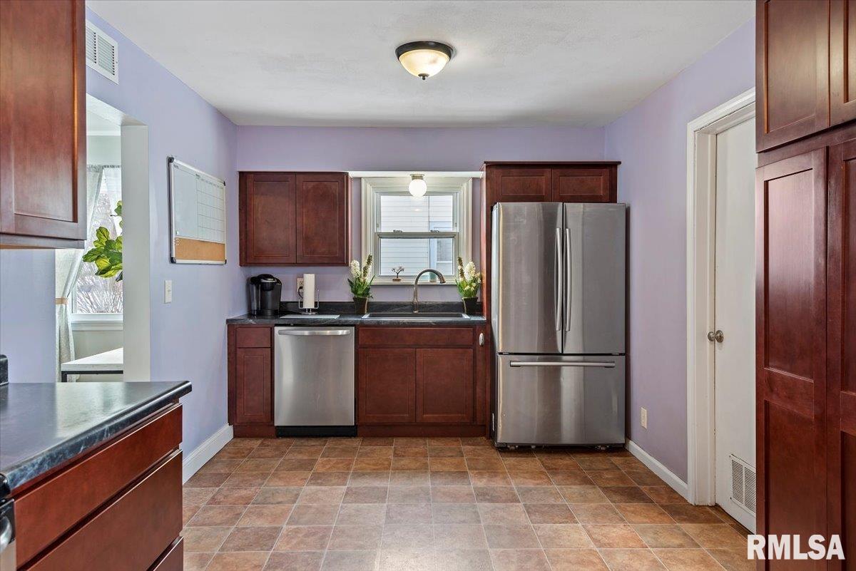 2501 South Walnut Street Springfield, IL 62704 - Photo 11 of 24