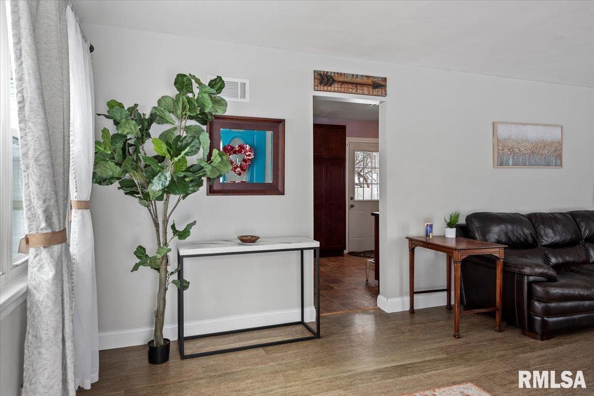2501 South Walnut Street Springfield, IL 62704 - Photo 4 of 24