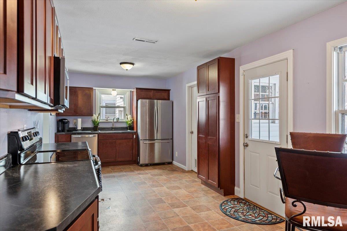 2501 South Walnut Street Springfield, IL 62704 - Photo 9 of 24