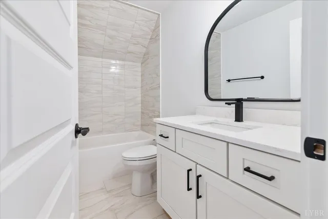 $899,000 | 1100 Brandy Springs Court, Forest, VA 24551