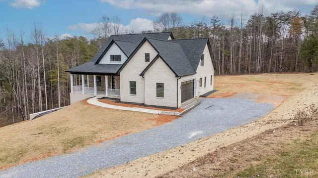 $929,000 | 1100 Brandy Springs Court, Forest, VA 24551