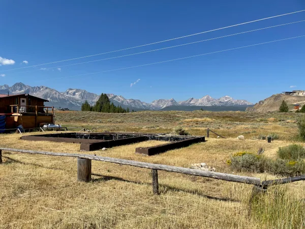 $545,000 | Edna Mcgown (hwy 75) Avenue, Stanley, ID 83278