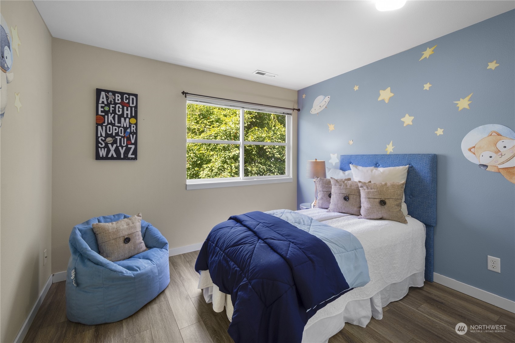 6713 35th Place South Seattle, WA 98118 - Photo 22 of 30 a bedroom with bed and window