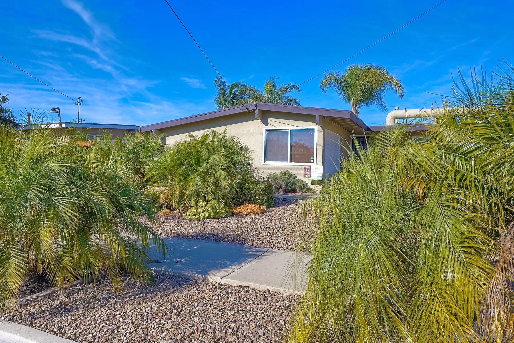 1122 Iris Avenue Imperial Beach, CA 91932 - Photo 33 of 35 a view of a backyard with plants
