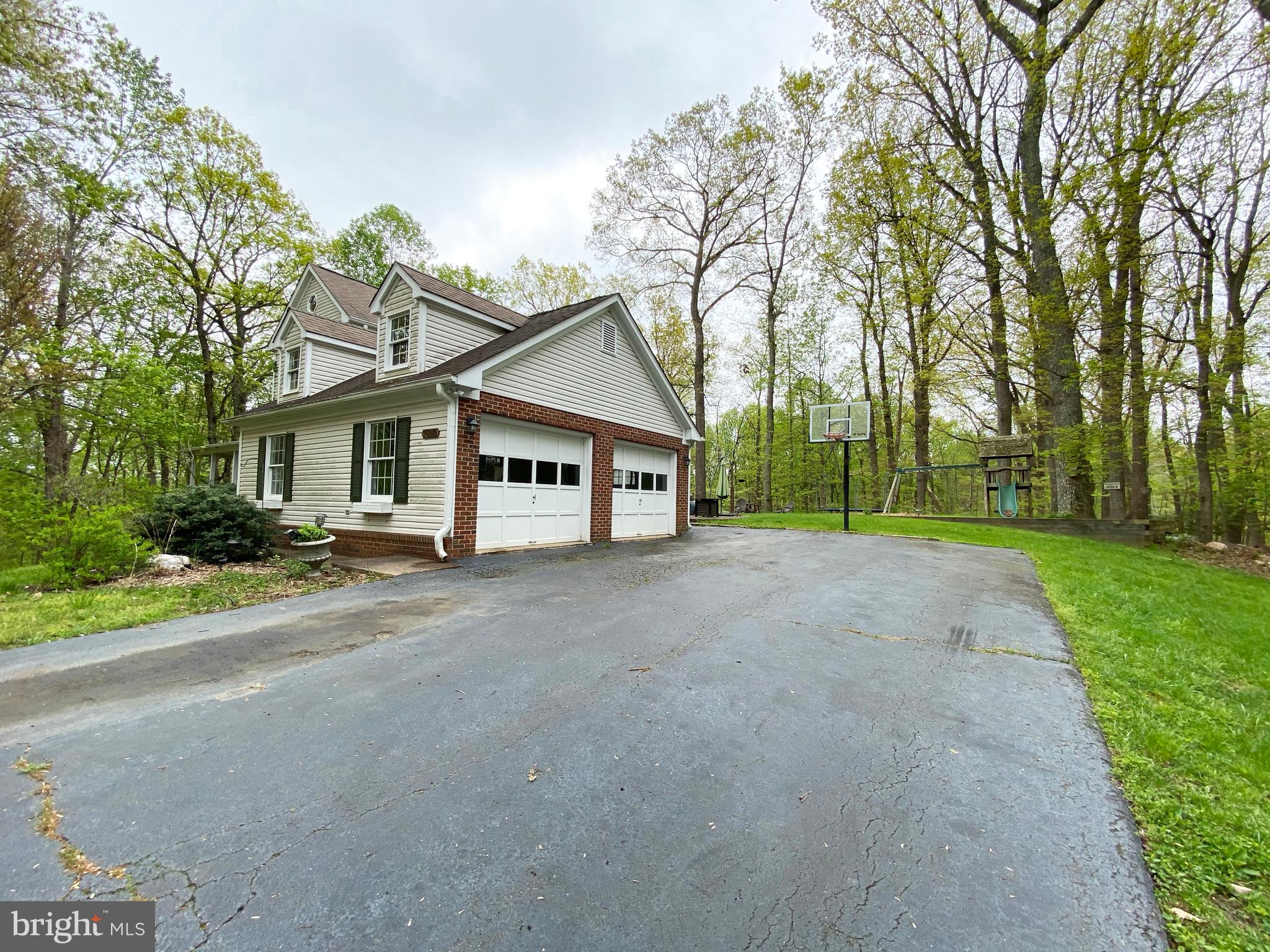 7813 Blackacre Road Clifton, VA 20124 - Photo 4 of 58 Gallery Image 4