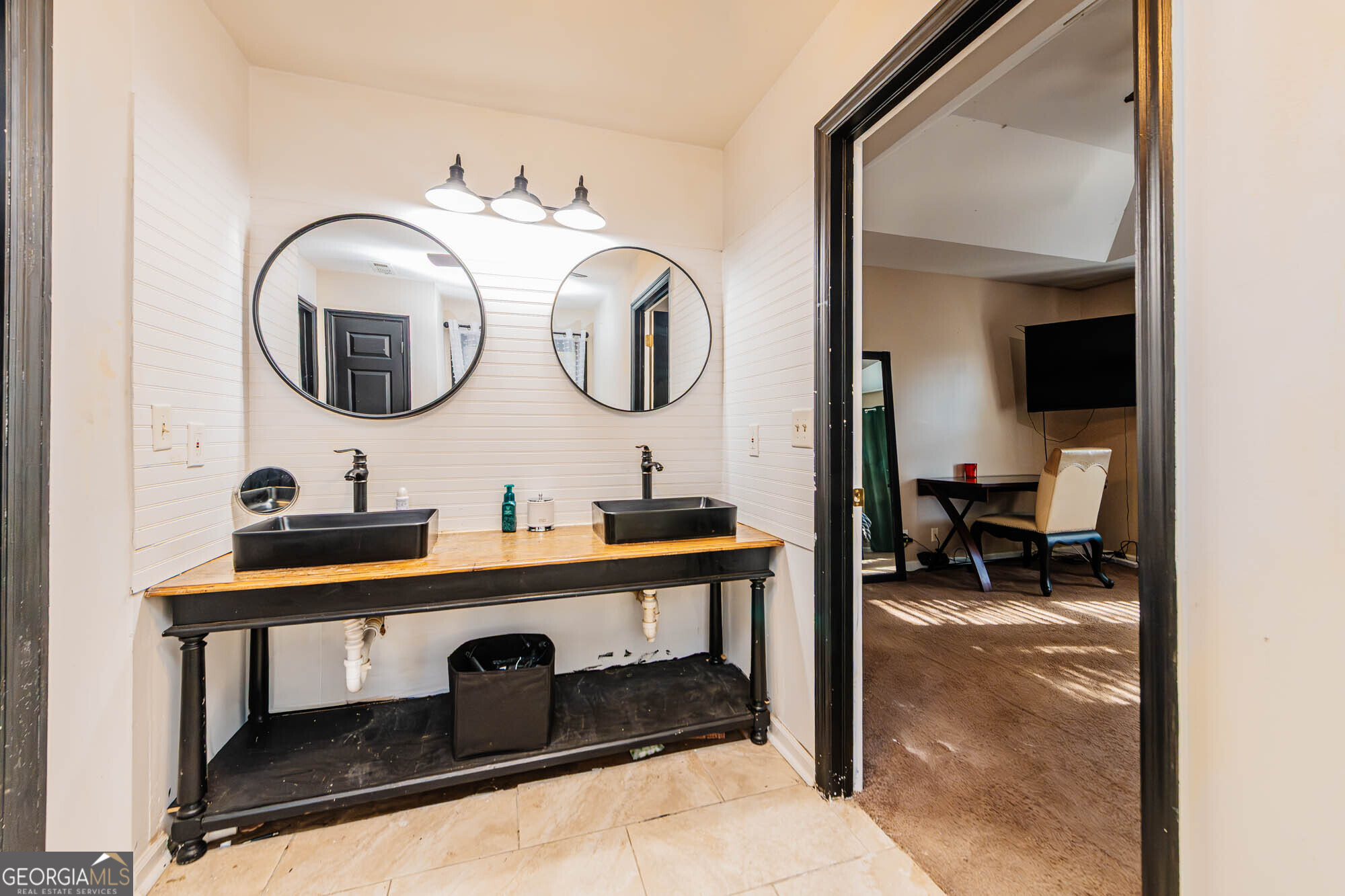 5341 Northside Drive Macon, GA 31210 - Photo 32 of 43 a bathroom with a toilet a sink and a mirror