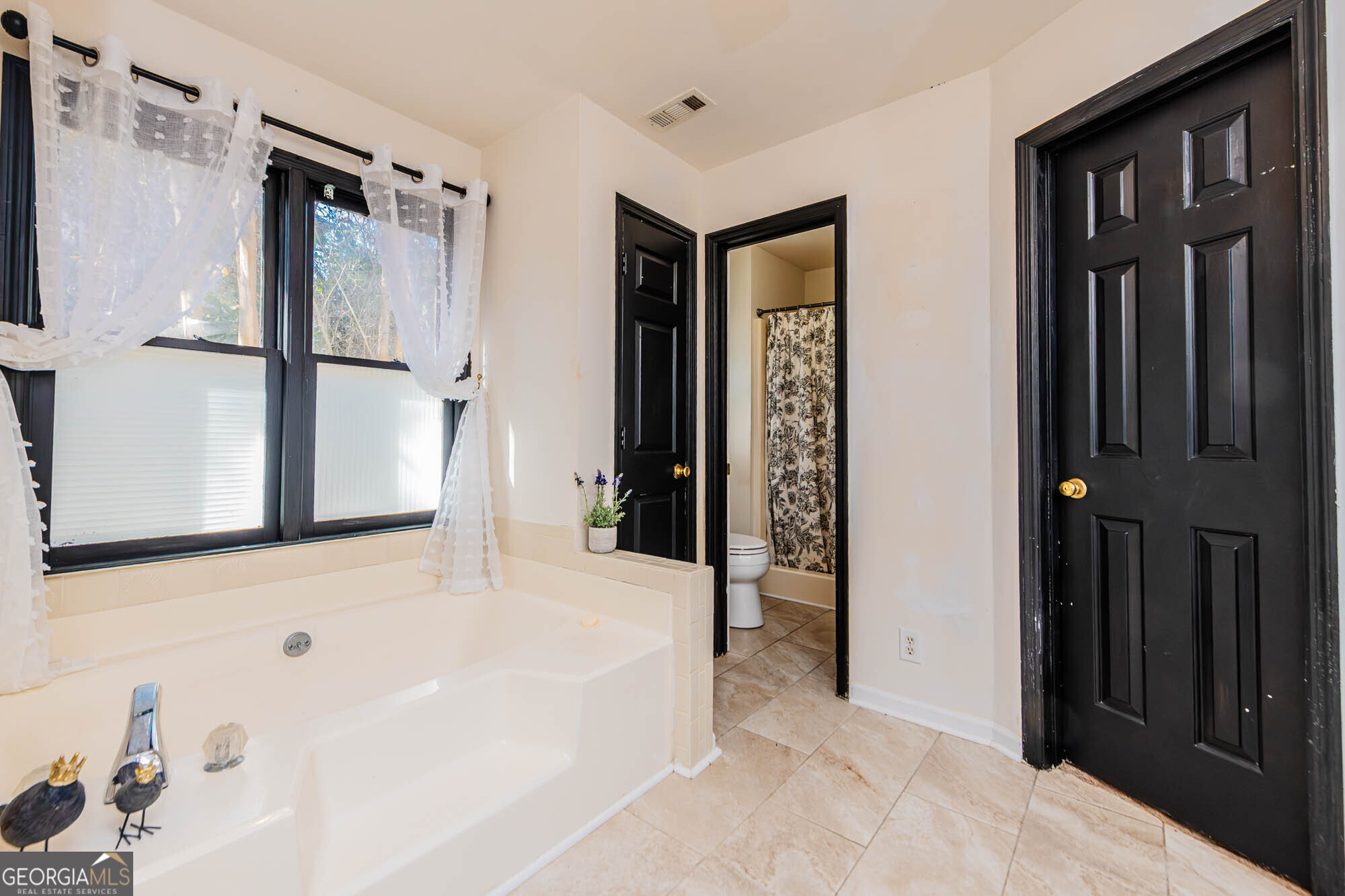 5341 Northside Drive Macon, GA 31210 - Photo 33 of 43 a bathroom with a bathtub and a shower