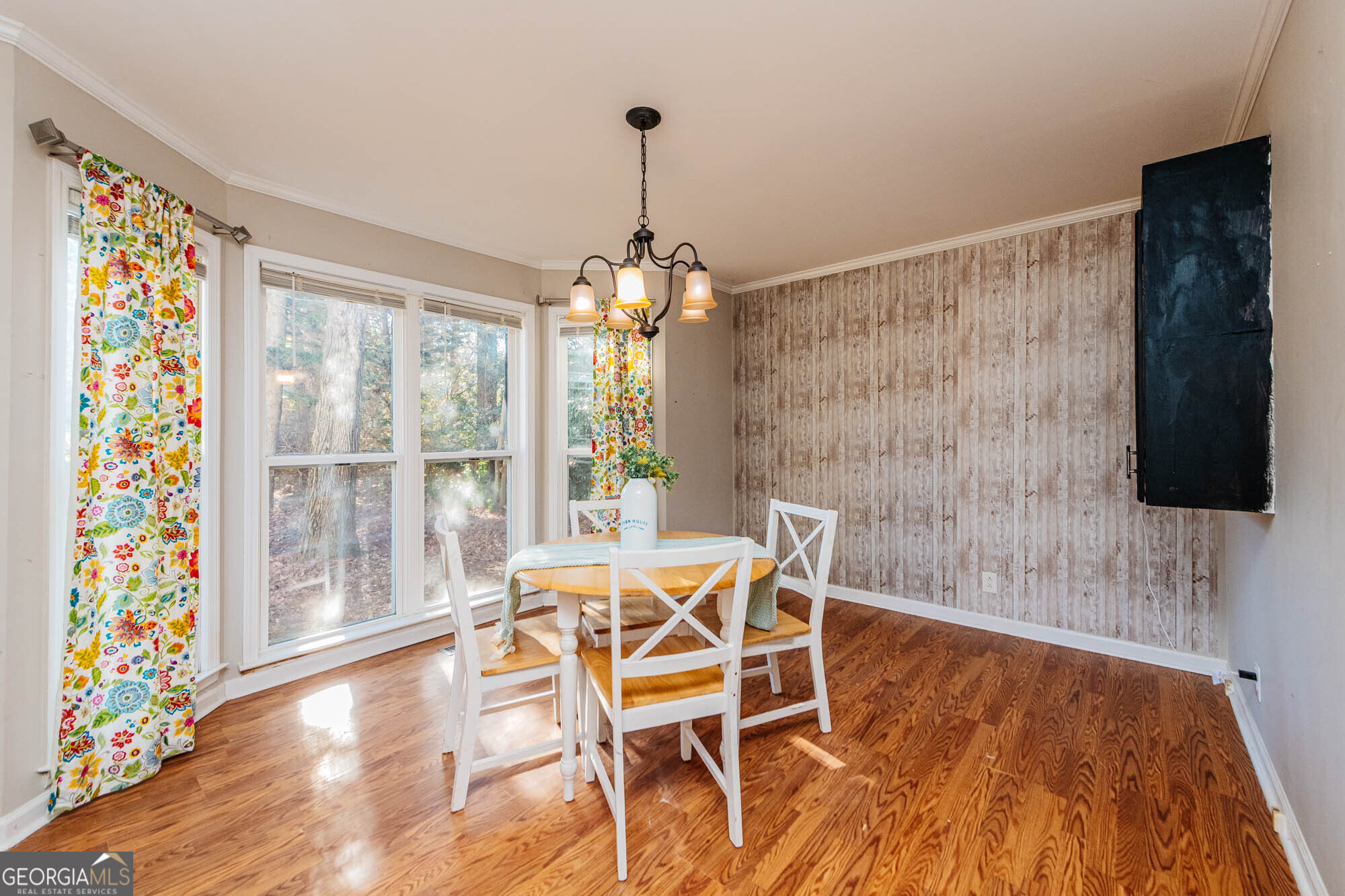 5341 Northside Drive Macon, GA 31210 - Photo 5 of 43 a dining room with furniture and wooden floor