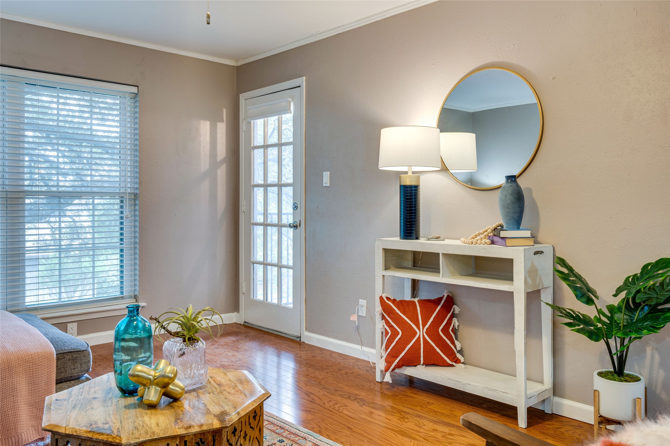4159 Steck Avenue, Unit 290 Austin, TX 78759 - Photo 6 of 38 a living room with furniture and a potted plant
