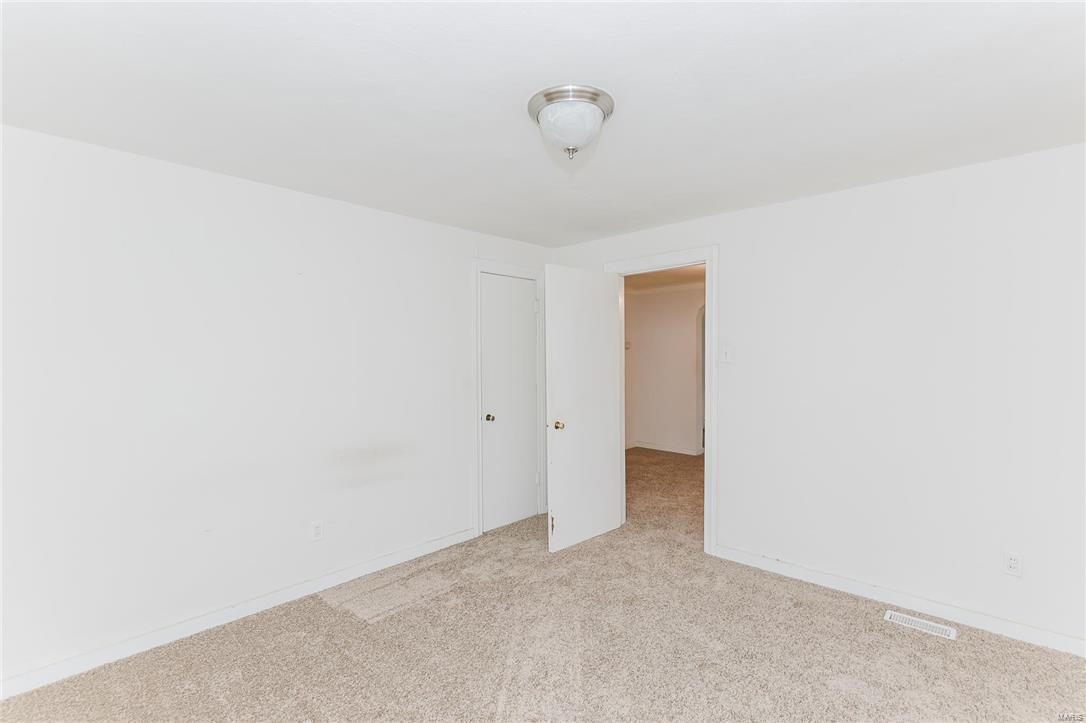 7820 Rosedale Drive St. Louis, MO 63121 - Photo 7 of 23 Gallery Image 7