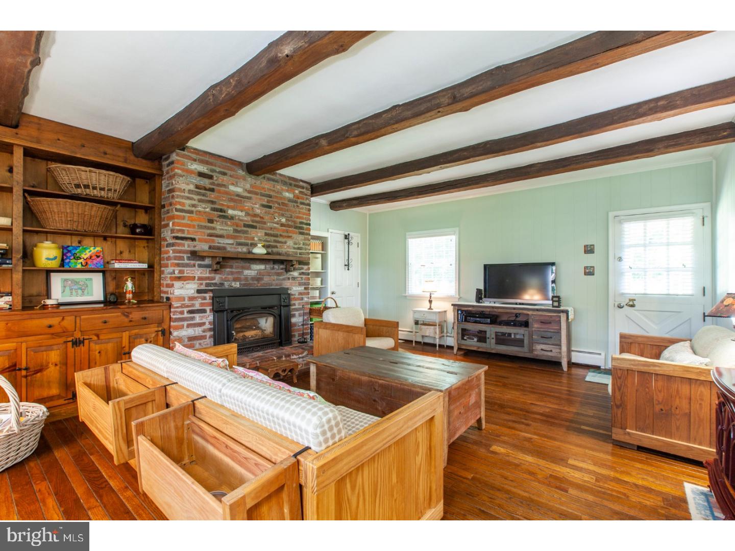 857 Store Road Harleysville, PA 19438 - Photo 6 of 24 Living Room