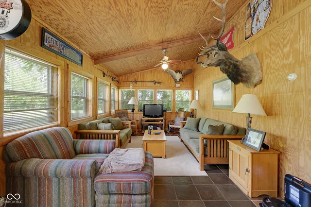 $1,150,000 | 4680 South 1000th Street West, Rensselaer, IN 47978