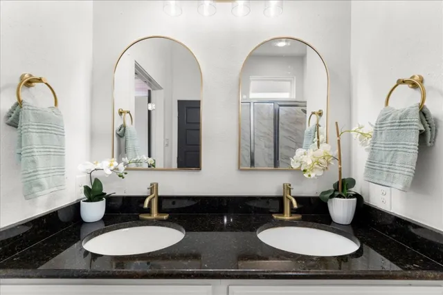 a view of a house with backyard and porch