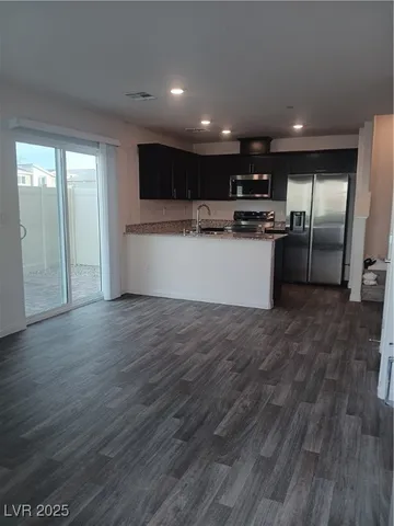 $1,750 | 2881 Champagne Gold Avenue, North Las Vegas, NV 89086