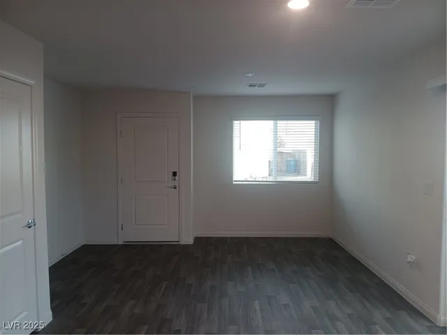 $1,750 | 2881 Champagne Gold Avenue, North Las Vegas, NV 89086