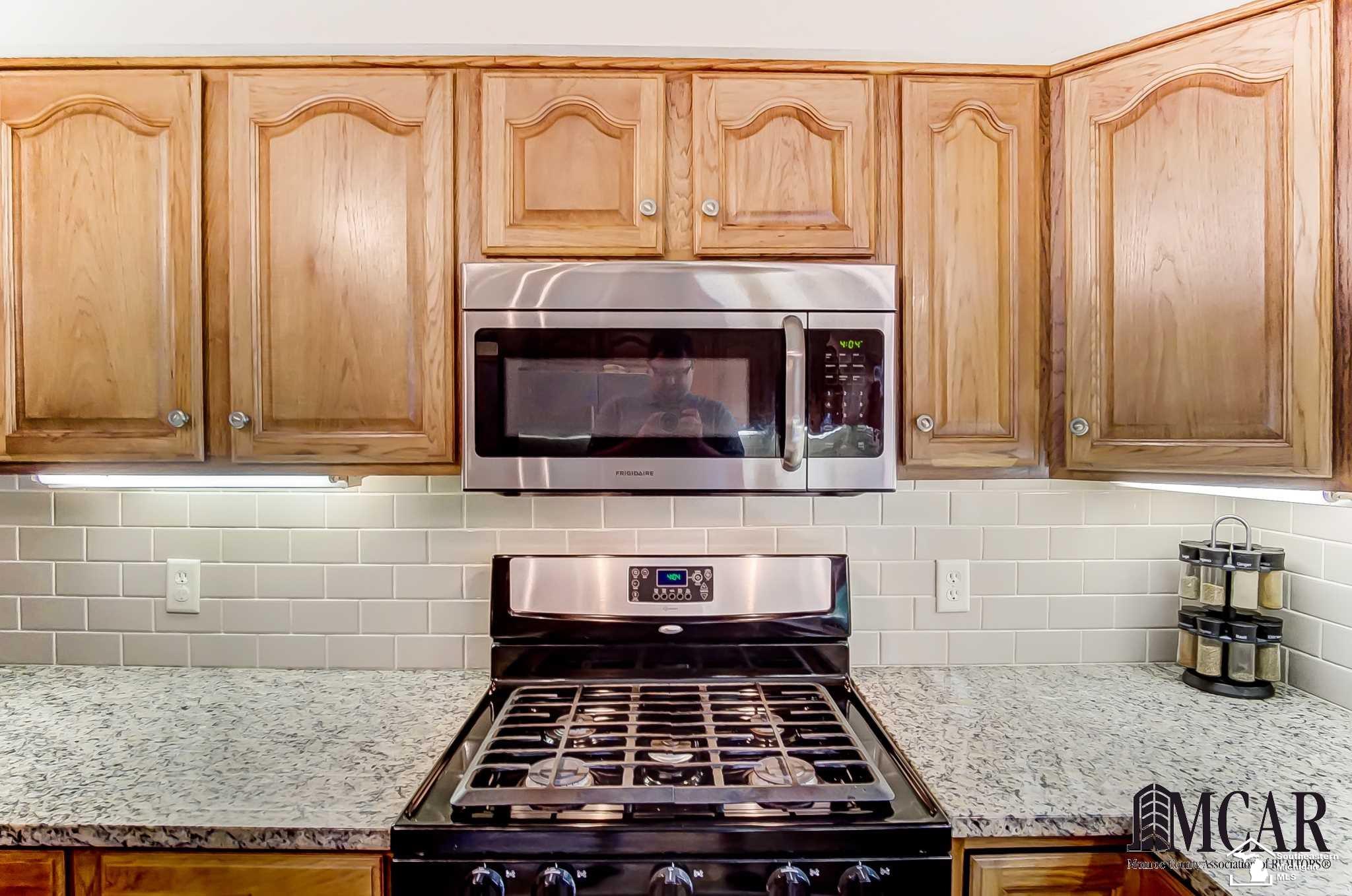 1395 West Dean Road Temperance, MI 48182 - Photo 21 of 45 21461992-20.JPG