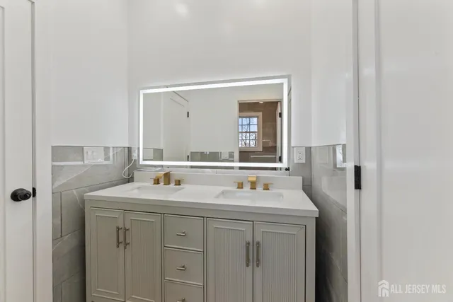 $1,325,000 | 1855 Woodland Avenue, Edison, NJ 08820