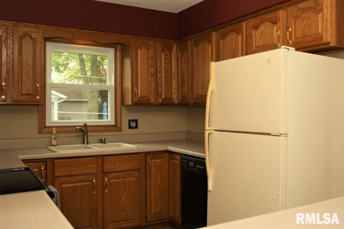 3311 Maplecrest Road Bettendorf, IA 52722 - Photo 12 of 24 Gallery Image 12