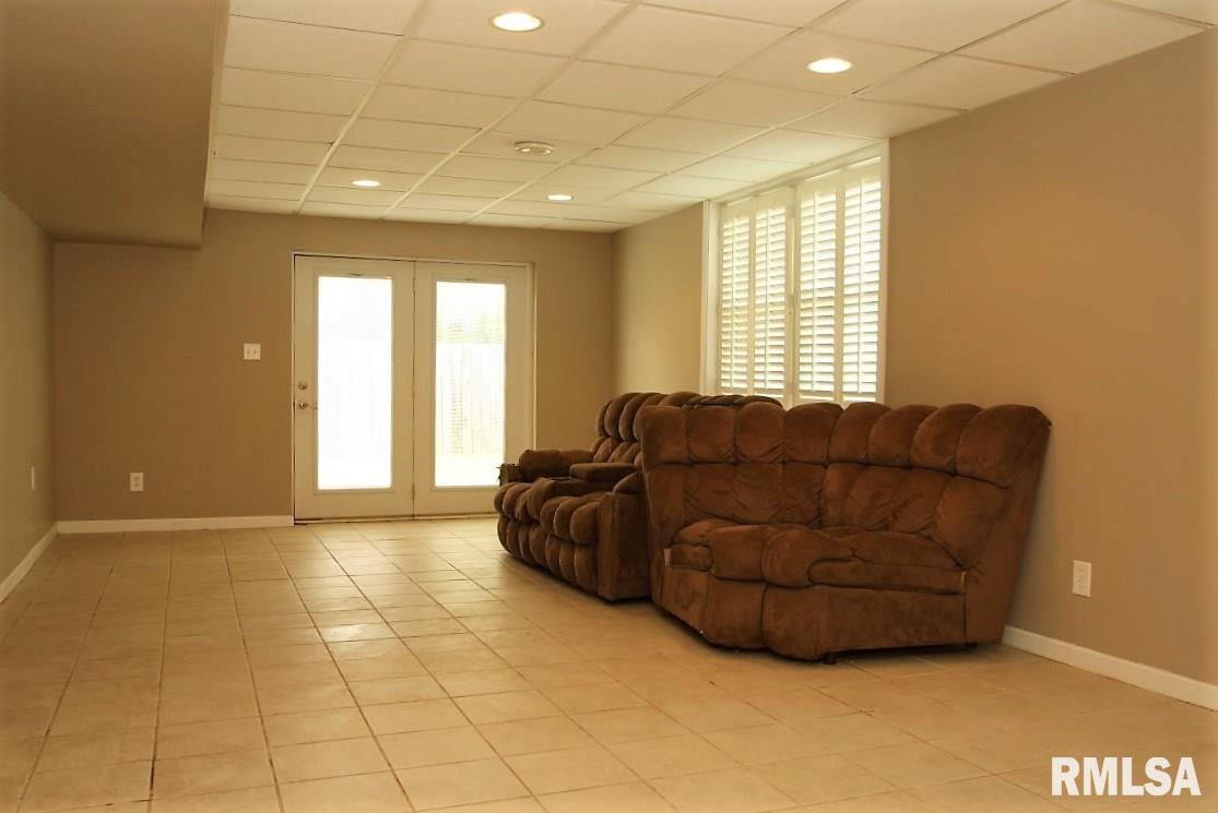 3311 Maplecrest Road Bettendorf, IA 52722 - Photo 20 of 24 Gallery Image 20