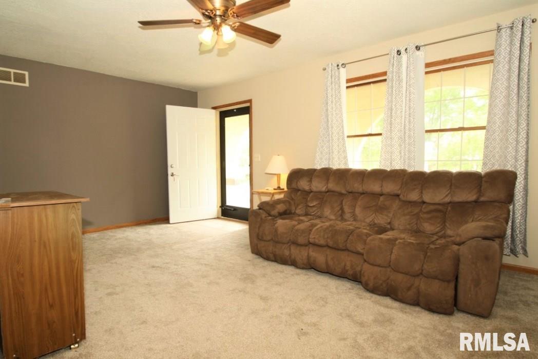 3311 Maplecrest Road Bettendorf, IA 52722 - Photo 8 of 24 Gallery Image 8