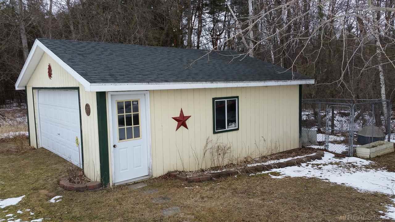 6587 Black River Road Croswell, MI 48422 - Photo 45 of 46 31277476-44.JPG