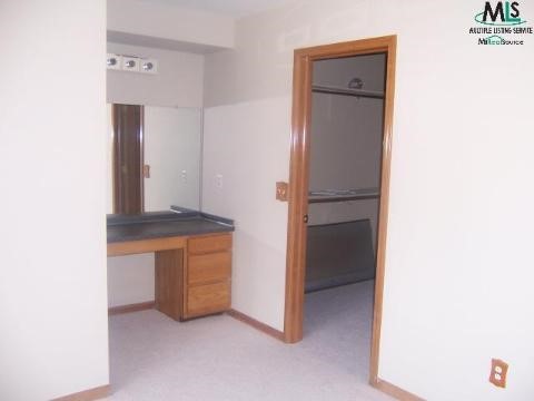 638 Lexington Drive Rochester, MI 48307 - Photo 6 of 12 644686-5.JPG