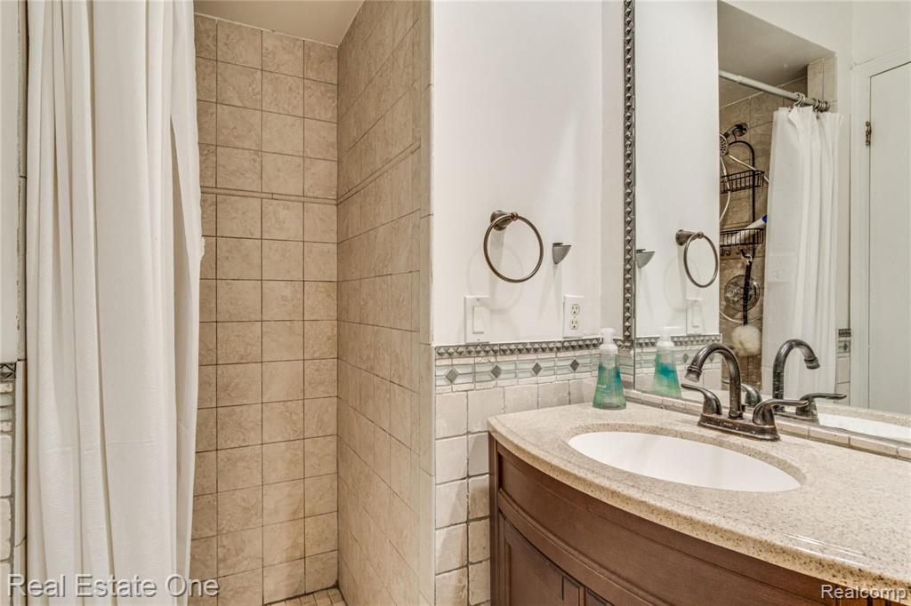 27860 Evergreen Road Lathrup Village, MI 48076 - Photo 15 of 18