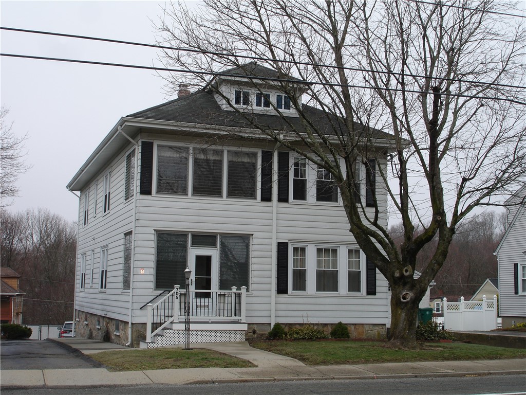705 Mendon Road Woonsocket, RI 02895 - Photo 3 of 26