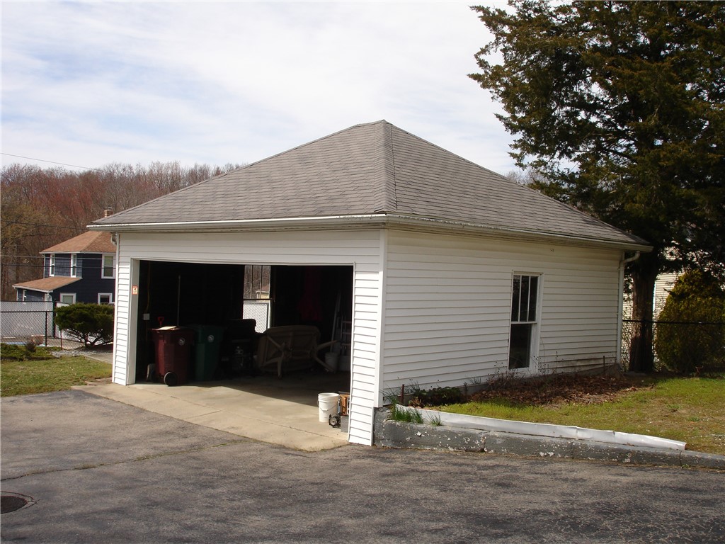 705 Mendon Road Woonsocket, RI 02895 - Photo 4 of 26 2 car detached garage