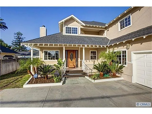 a house view with a outdoor space