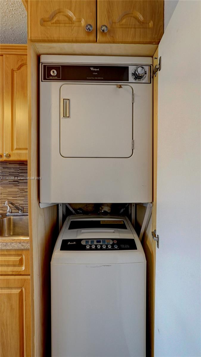 Racquet Club Apartments at Bonaventure Weston, FL 33326 - Photo 10 of 26 a close up of a stove