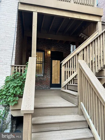 a view of entryway with a front door