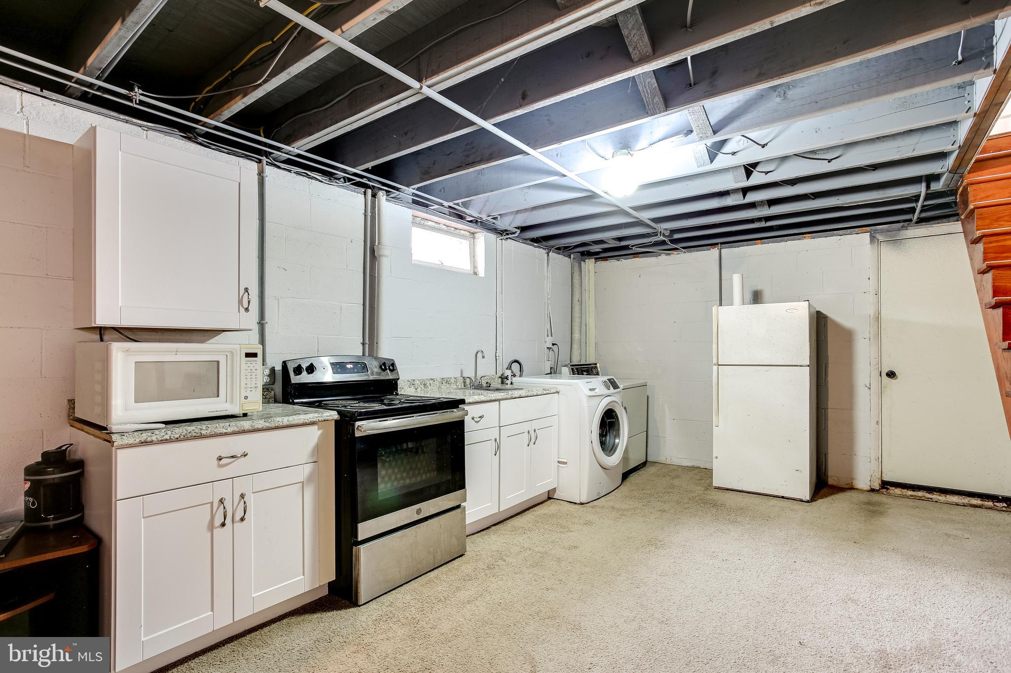 312 Savannah Road Baltimore, MD 21221 - Photo 25 of 29 Kitchenette